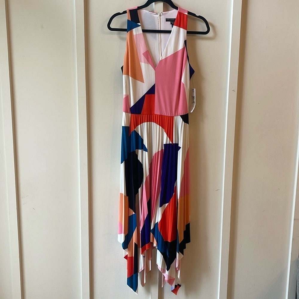 Maggy London Shark Bite Hem Sleeveless Shape Print Dress